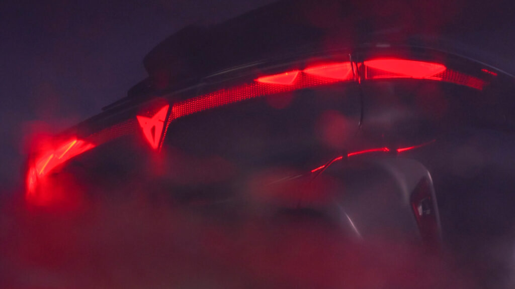 Cupra Raval — mẫu xe điện cỡ nhỏ "thiết kế bởi người thực sự lái xe" sắp ra mắt ngày 9/4