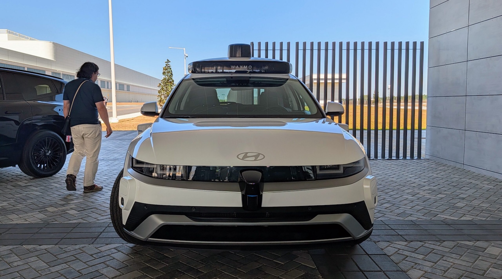 CEO Waymo: Đừng "đi nhanh rồi phá vỡ mọi thứ" khi phát triển AI vật lý