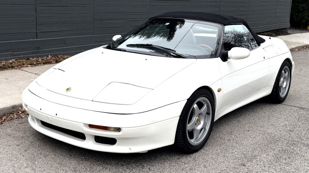 Kia chưa bao giờ sản xuất xe thể thao thực thụ — ngoại trừ đúng một lần họ thực sự làm điều đó