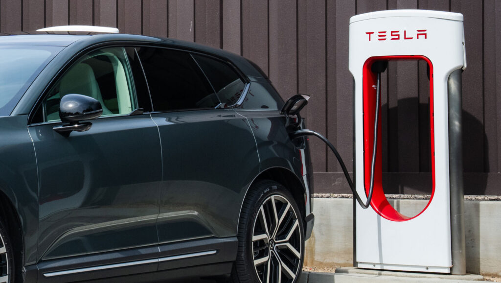 Trải nghiệm sạc nhanh tốt nhất nước Mỹ không đến từ Tesla — mà từ một cái tên ít ai ngờ
