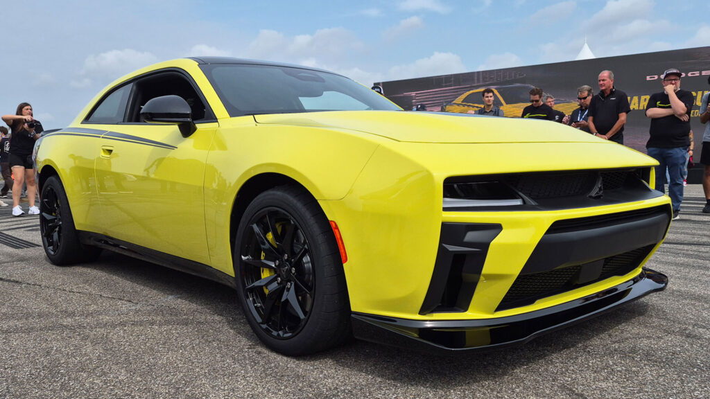 Dodge Charger Super Bee 2027 — 600 mã lực từ động cơ 6 xy-lanh, tăng tốc nhanh hơn cả Hellcat huyền thoại