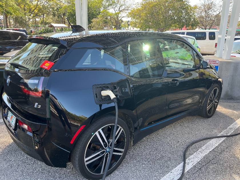 Illinois đón thêm 72 trạm sạc nhanh xe điện mới — hai trạm đã hoạt động, bảy trạm sắp ra mắt