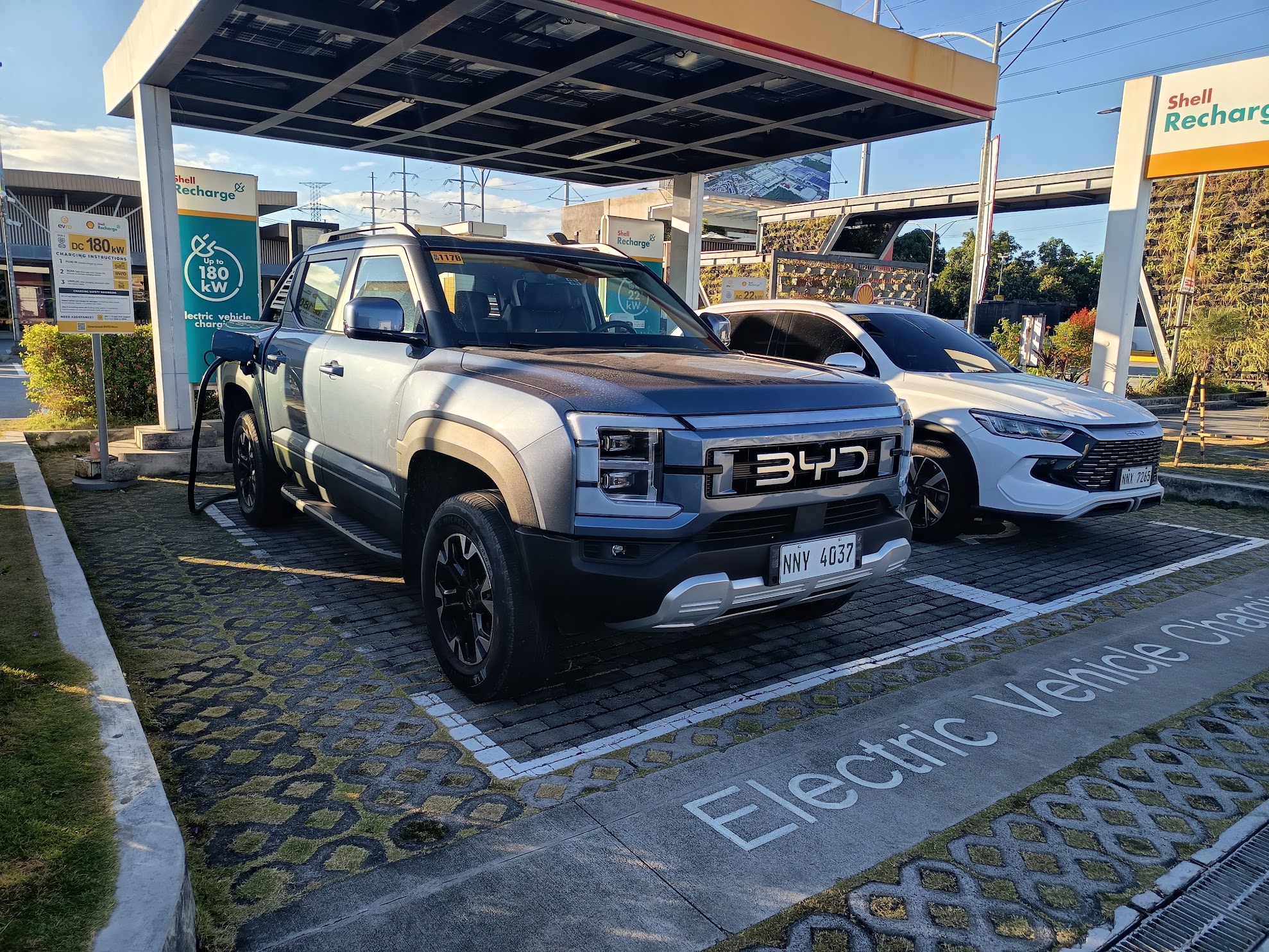 Trạm xăng đang thay đổi trên toàn châu Á: Từ Sinopec, Shell đến PTT đều chuyển mình sang sạc xe điện