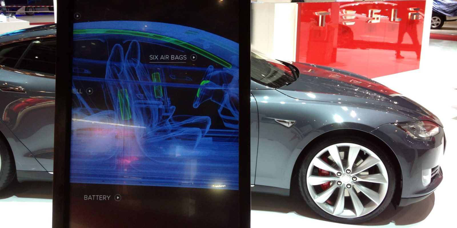 Tesla giới hạn chi tiêu AI của nhân viên ở mức 200 USD/tuần — nhưng riêng Grok được miễn