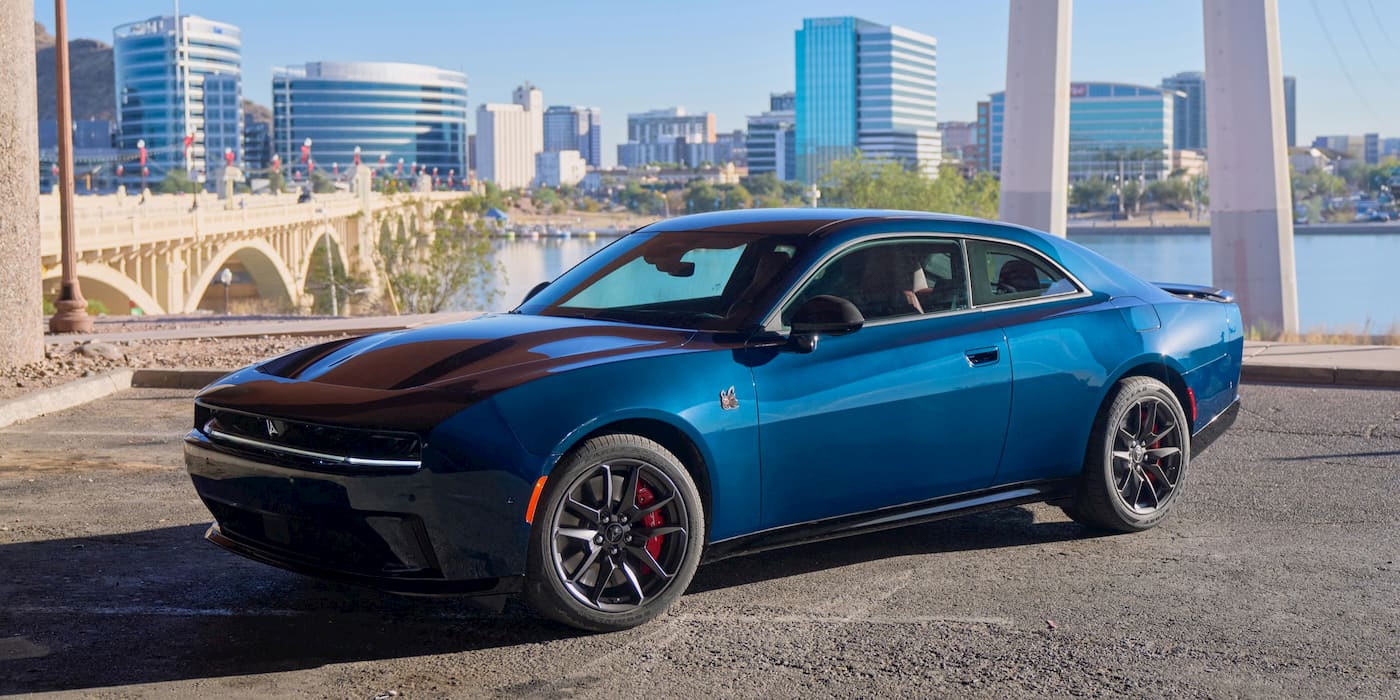 Dodge Charger Daytona 2027 mở bán với cổng sạc NACS — 670 mã lực nhưng giá không hề rẻ