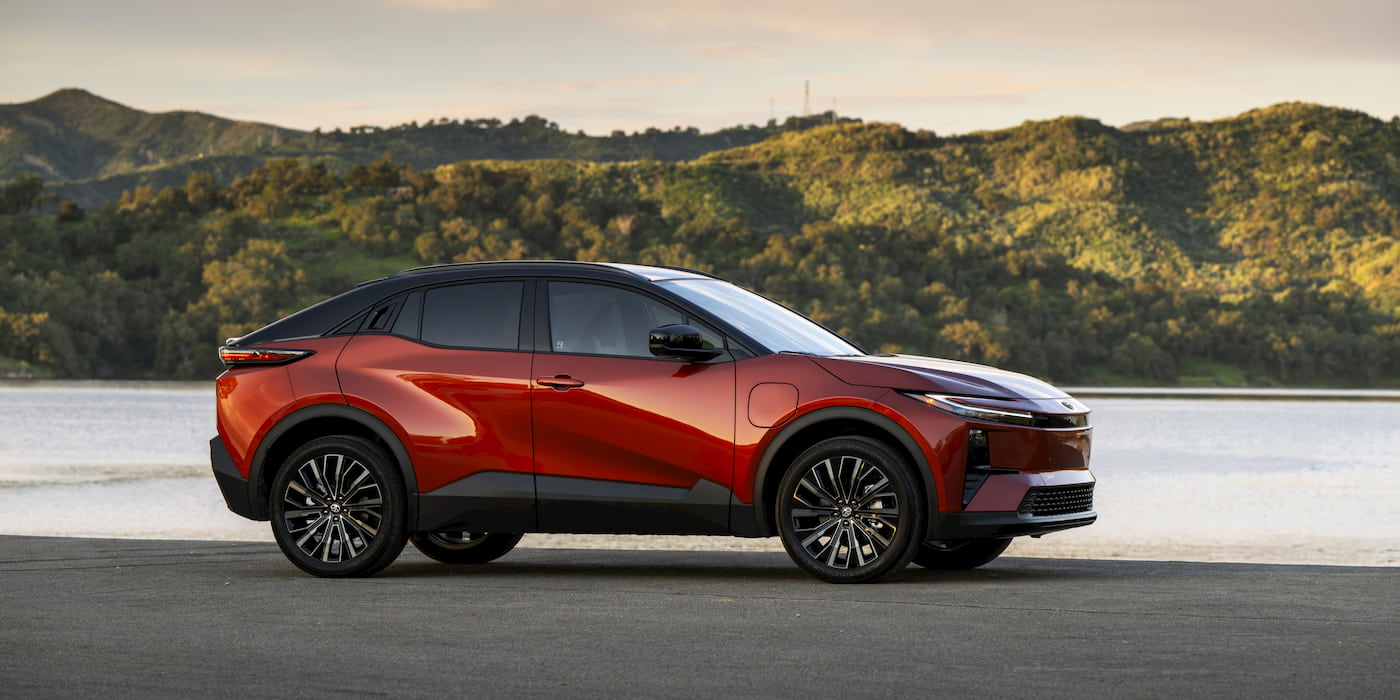 Toyota giảm giá mạnh ngay khi xe điện mới ra mắt: ưu đãi đến 7.000 USD và lãi suất 0%