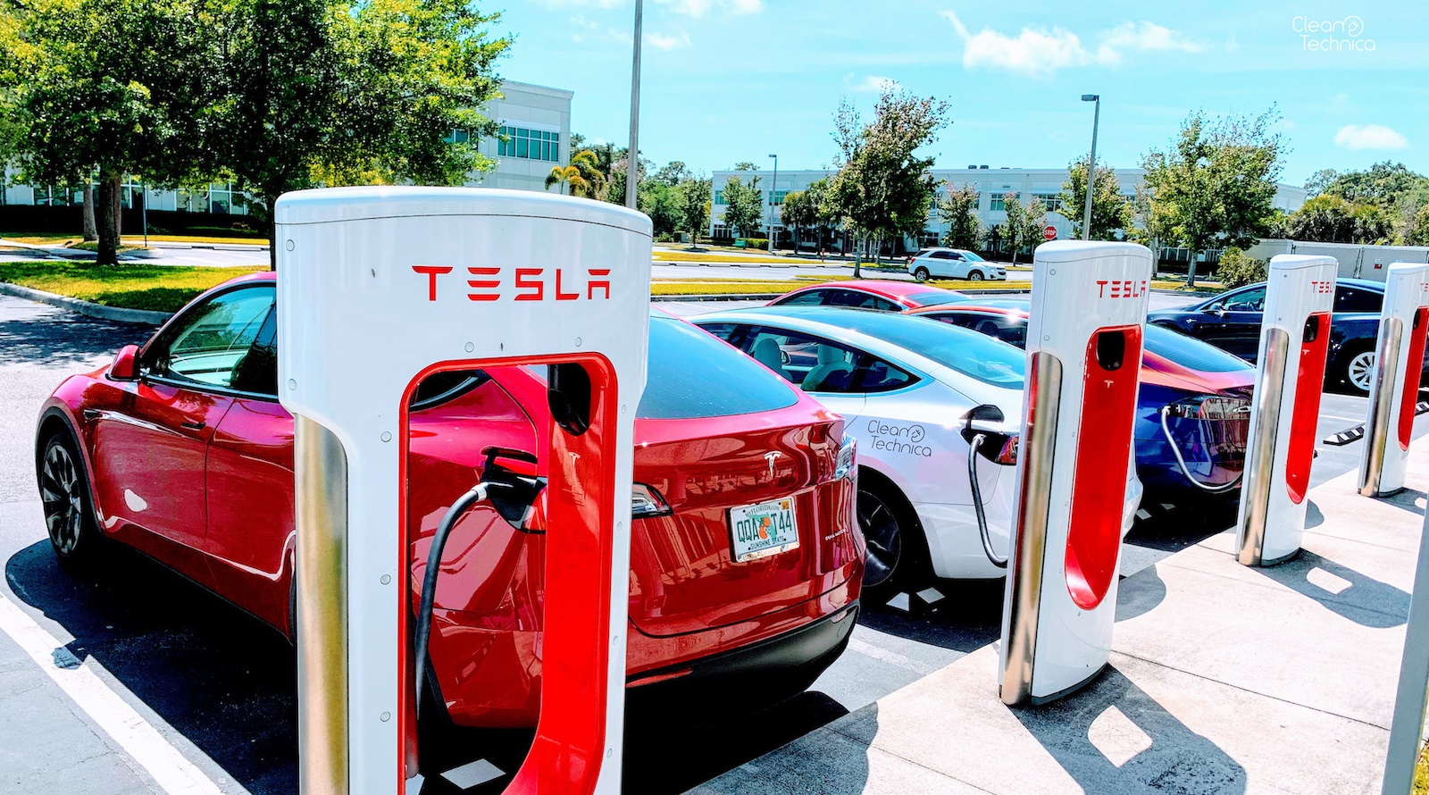 Tesla thống trị bảng xếp hạng xe "Made in America" và giành thêm giải thưởng an toàn cao nhất từ IIHS