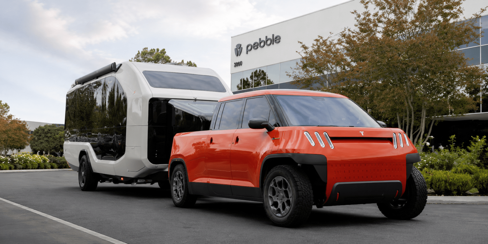 Pebble Flow — xe kéo du lịch chạy điện được kéo bởi bán tải điện TELO MT1 nhỏ chỉ bằng MINI Cooper