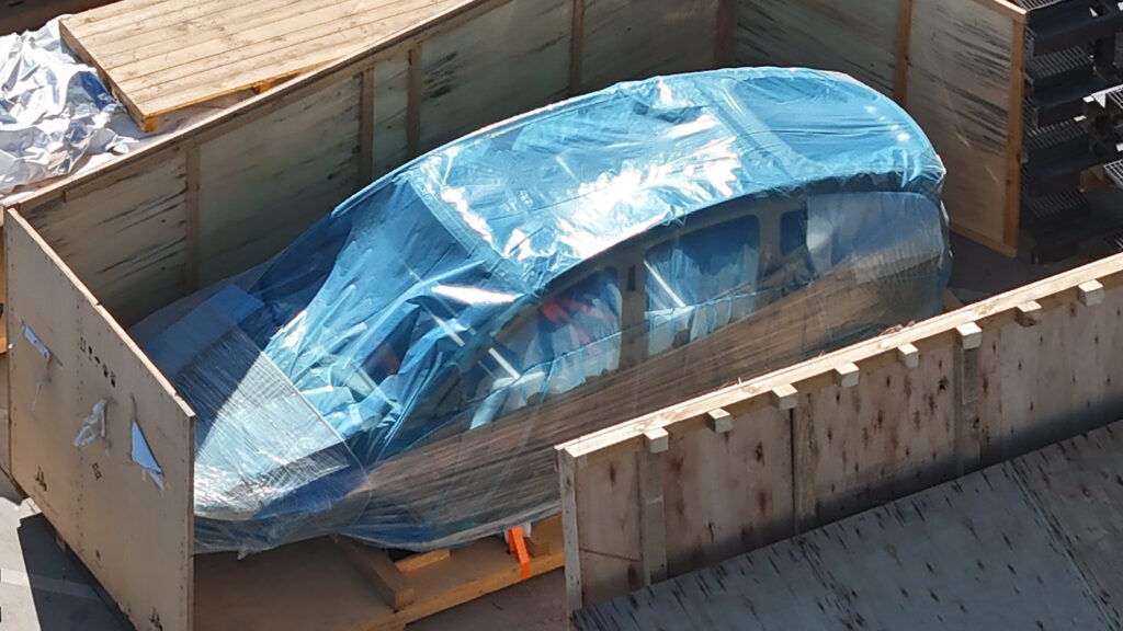 Elon Musk từng nói Mỹ sẽ không có xe này — nhưng hình ảnh từ nhà máy Texas lại kể câu chuyện khác