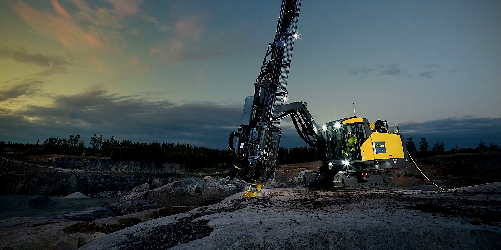 Mỹ vẫn loay hoay với xe điện — châu Phi vượt lên phía trước, điện khí hóa ngành khai khoáng