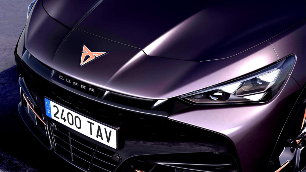 Cupra Tavascan nâng cấp giữa vòng đời — màn hình mới, cửa gió tự động biết nghĩ và bản entry-level 188 mã lực chạy được 435 km