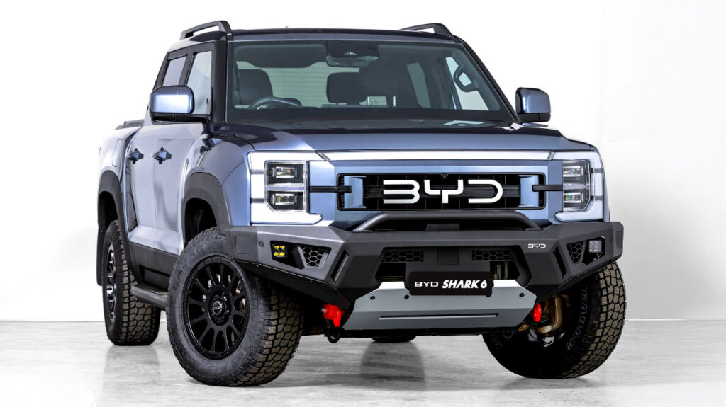 BYD Shark 6 đã vượt mặt Ford Ranger Raptor về sức mạnh — và kho linh kiện sẵn có của hãng có thể lấp nốt khoảng cách off-road