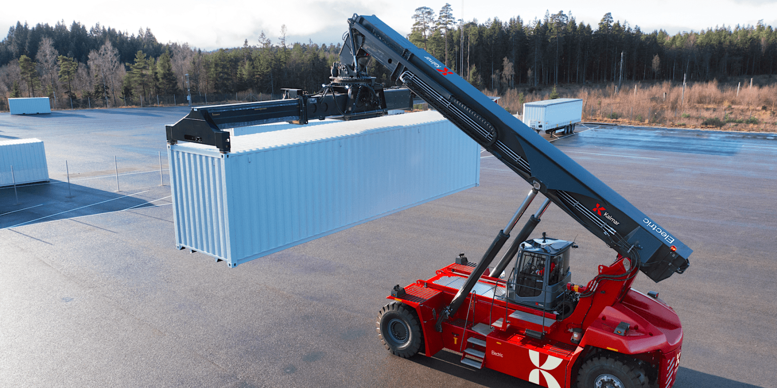 Kalmar sản xuất và bán xe nâng container điện 45 tấn tại Trung Quốc — tín hiệu điện hóa thiết bị hạng nặng lan rộng châu Á