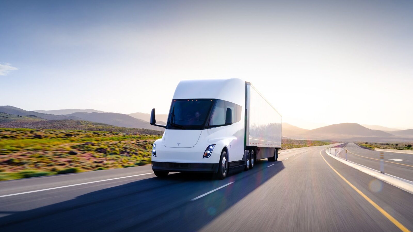 Tesla Semi đối mặt thách thức nghiêm trọng từ thị trường — chuyên gia 35 năm trong ngành xe tải nặng lên tiếng