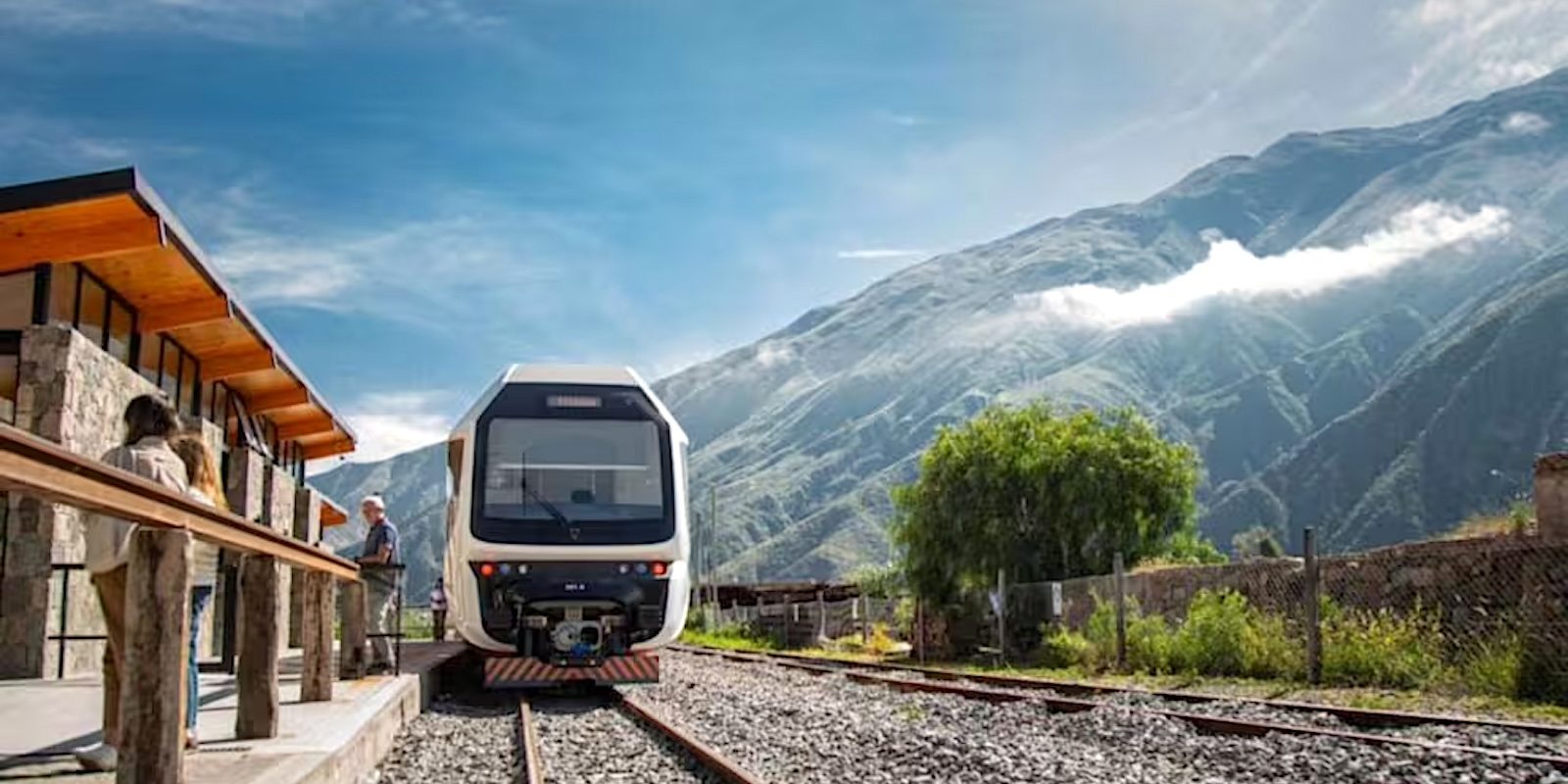 Tàu hỏa năng lượng mặt trời đầu tiên của Mỹ Latinh — hành trình không phát thải trên cung đường thương mại 10.000 năm tuổi tại Argentina