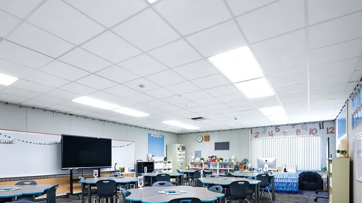 Armstrong Templok — tấm trần tích trữ nhiệt bằng vật liệu chuyển pha, tiết kiệm đến 15% chi phí điều hòa