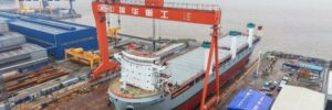 ZPMC hạ thủy tàu chở hàng siêu trọng trang bị pin — chiếc đầu tiên trong loạt 4 tàu đóng cho liên doanh Trung Quốc–Ba Lan