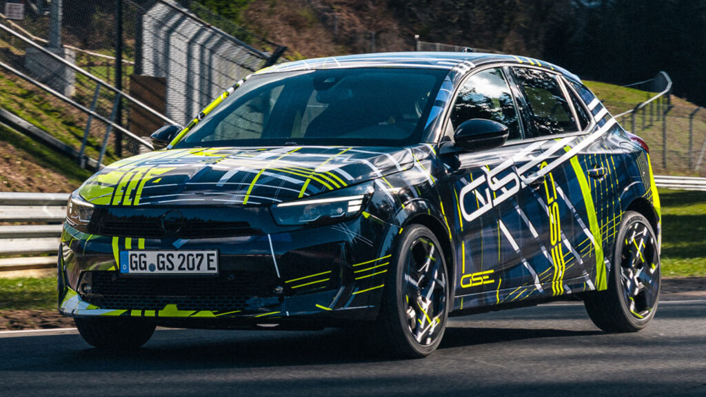 Stellantis đang phát triển đối thủ nặng ký cho VW ID. Polo GTI — Opel Corsa GSE chạy điện 278 mã lực lộ diện trên đường thử