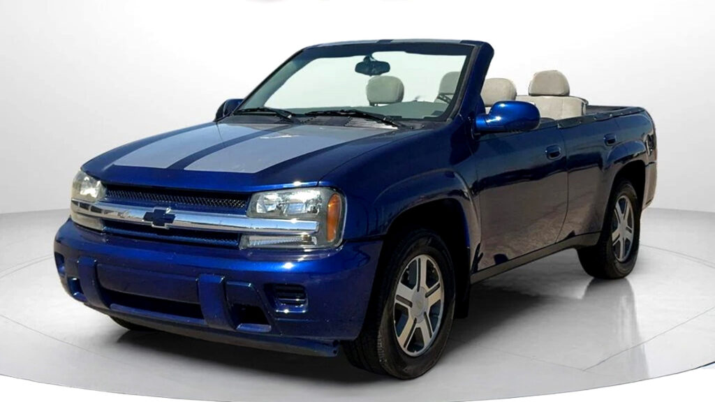 Chevrolet TrailBlazer 2005 bị cắt trụi nóc biến thành convertible — kỳ dị hơn cả Nissan Murano CrossCabriolet