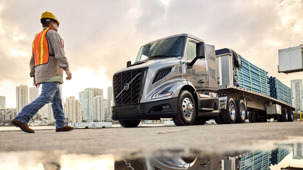 Chiếc xe tải chạy cùng bạn trên cao tốc có thể đã chi 25 triệu đồng để xóa sạch lịch sử vi phạm an toàn