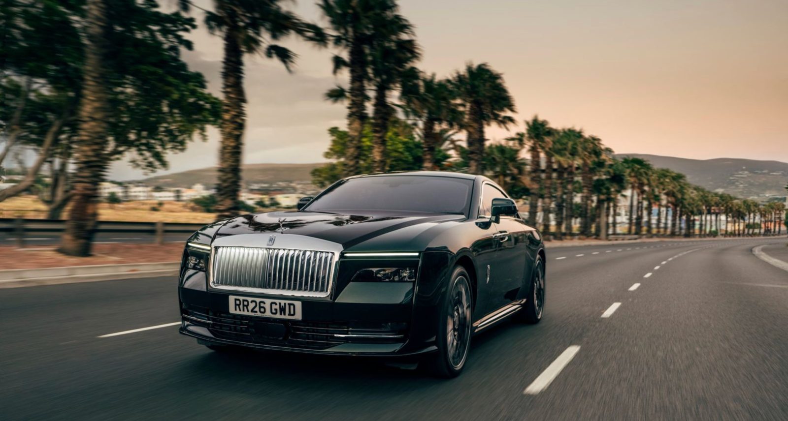 Rolls-Royce Spectre Series II: tầm vận hành tăng 16%, cổng sạc NACS và phiên bản Black Badge mạnh nhất lịch sử hãng