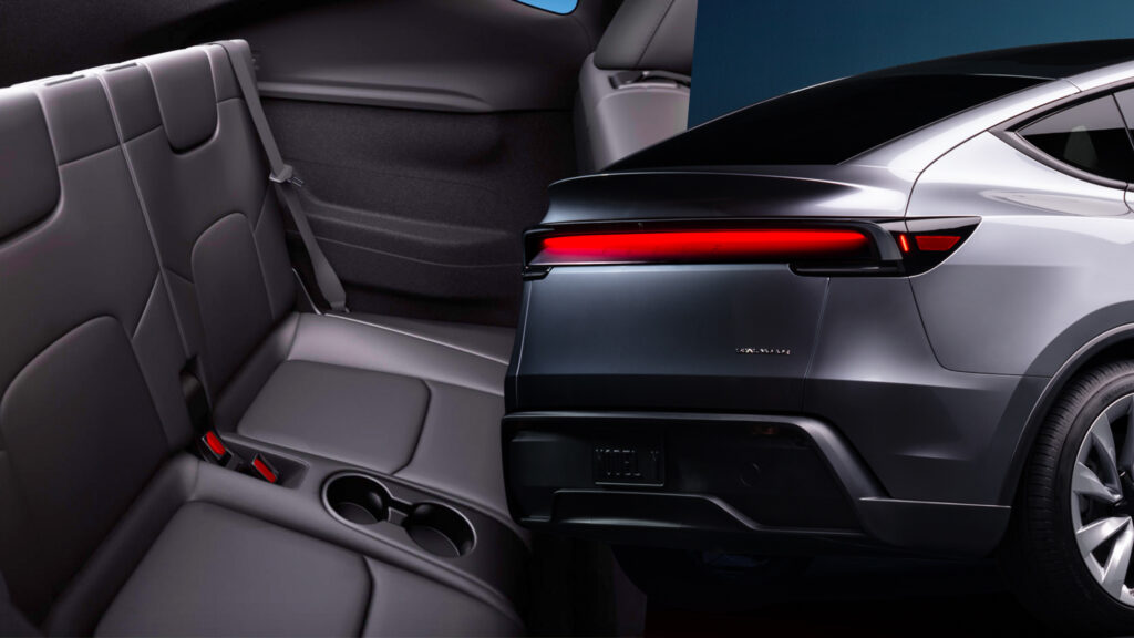 Tesla Model Y hàng 3 ghế trở lại tại Anh — nhưng gia đình phải chi thêm khoảng 400 triệu VND để sở hữu