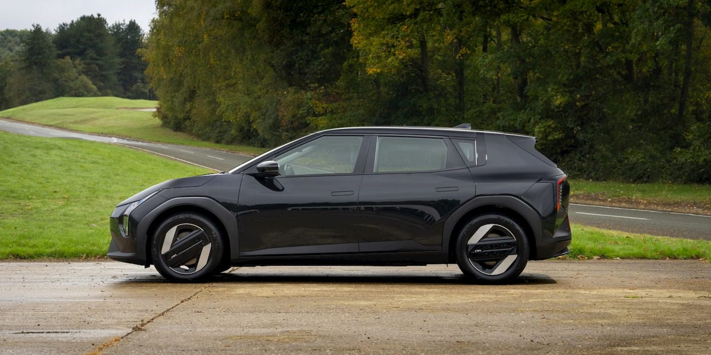 Kia EV4 hatchback điện có thêm bản dẫn động bốn bánh, phạm vi di chuyển gần 560 km