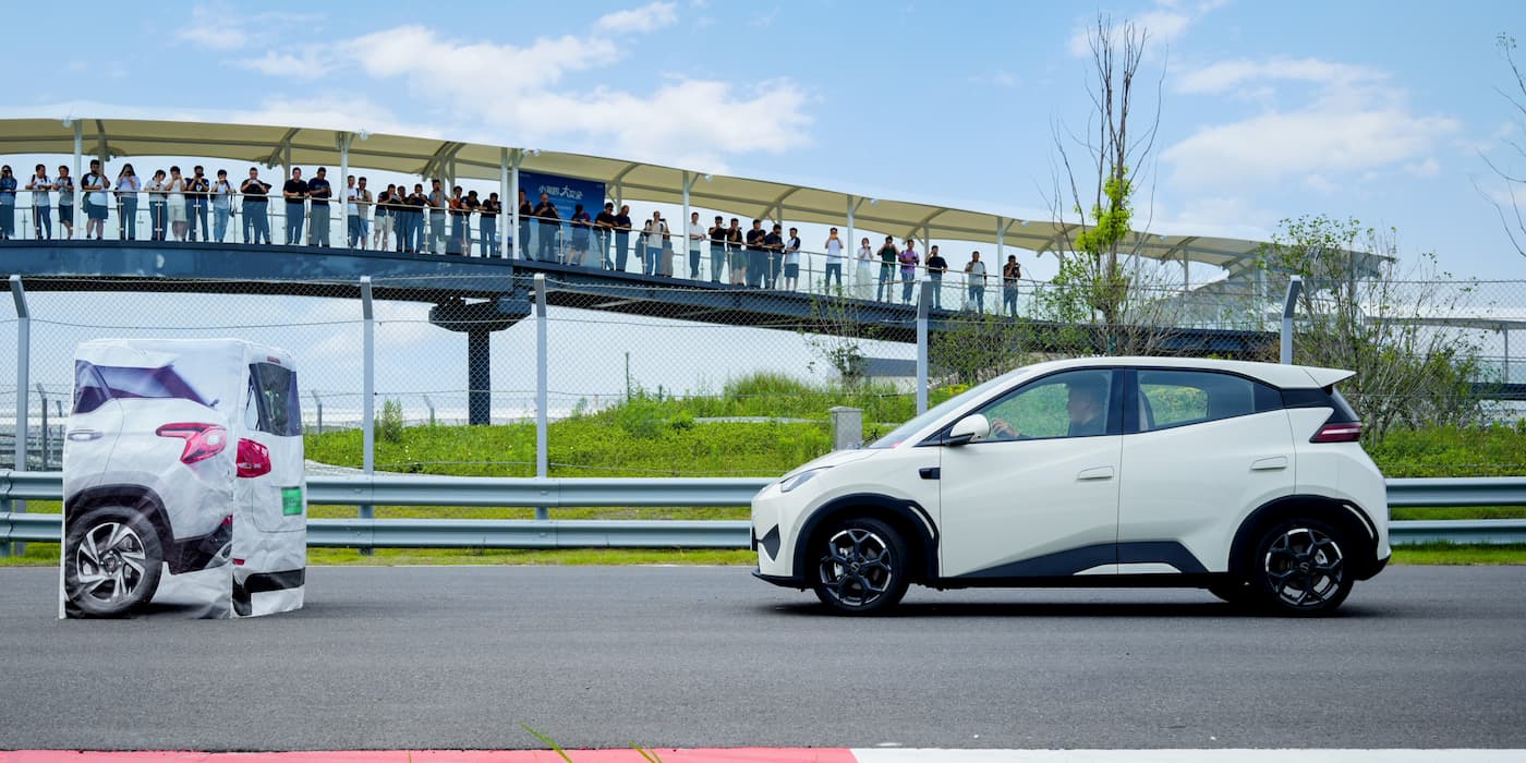 BYD chịu trách nhiệm bồi thường khi hệ thống lái tự động God's Eye gây tai nạn — điều Tesla chưa bao giờ làm với FSD