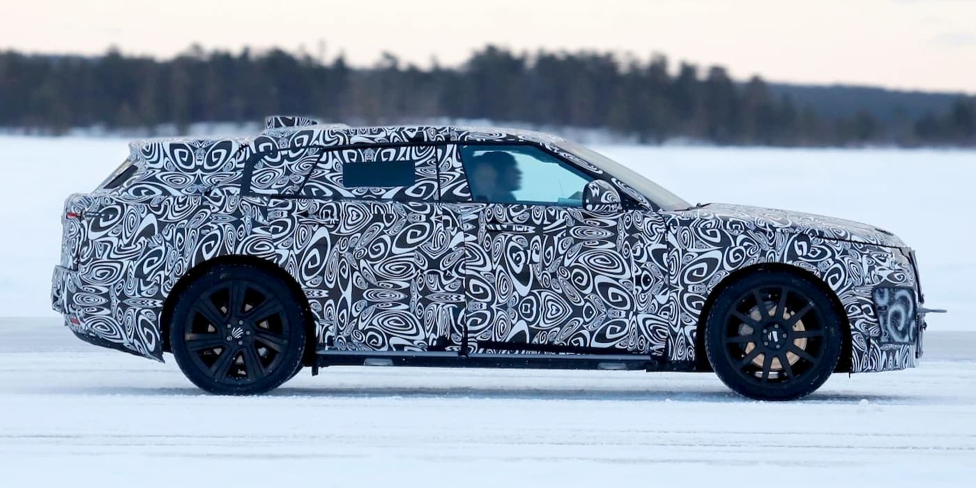 Range Rover Velar thế hệ mới hoàn toàn lột xác — thiết kế fastback thể thao, nội thất công nghệ cao