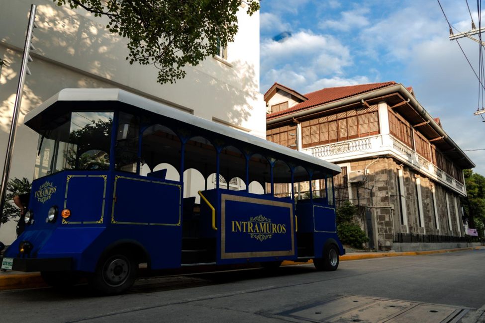 Manila đón xe tram điện "made in Philippines" — hồi sinh huyền thoại giao thông trong thành cổ Intramuros