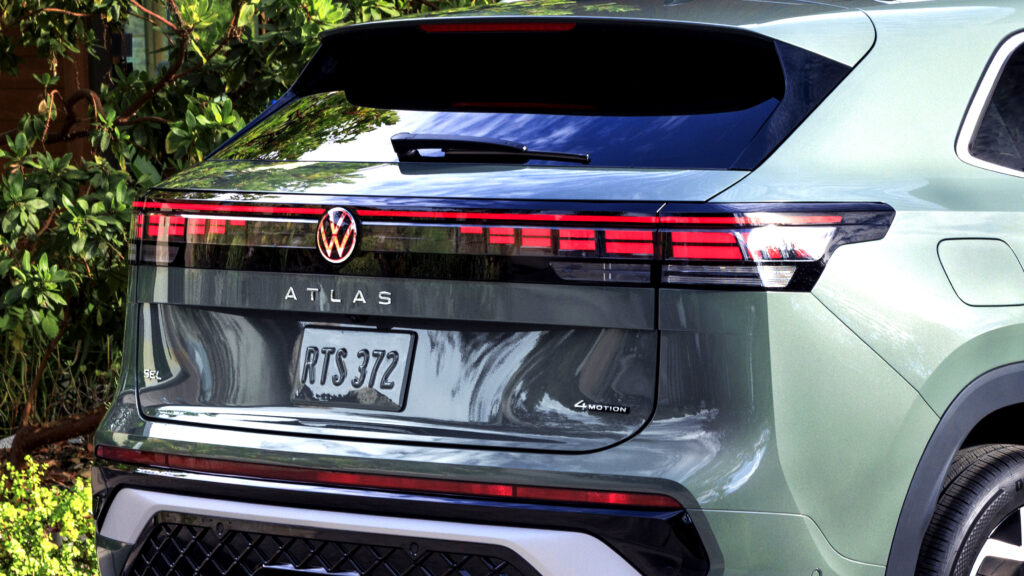 Volkswagen Atlas Cross Sport 2027 lột xác hoàn toàn — giữ lại động cơ tăng áp 282 mã lực, loại bỏ cần số truyền thống