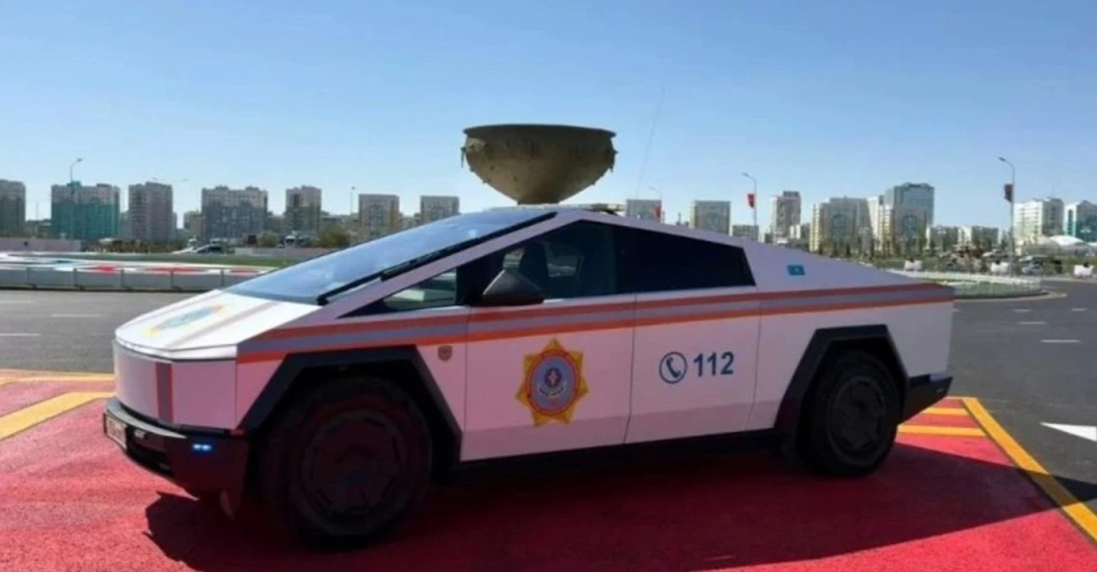 Tesla tìm được khách hàng mới cho Cybertruck: lực lượng cứu hộ Kazakhstan