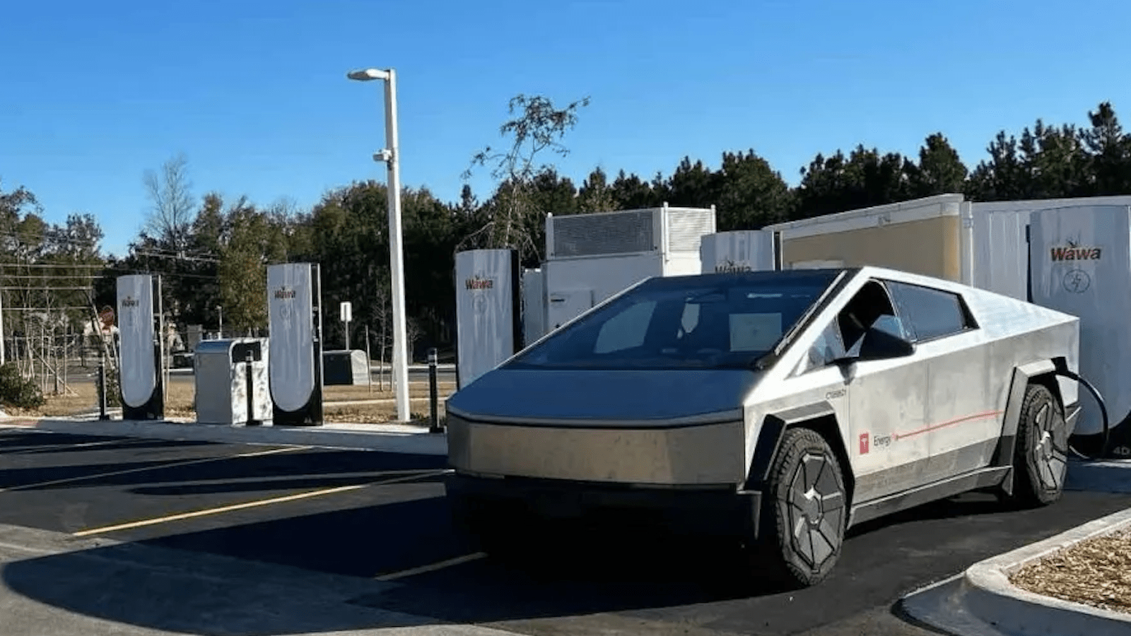 Cổ phiếu Tesla có thể lao dốc 60%, giá lắp Supercharger gần 24 tỷ VND và sự thật đằng sau nhà máy chip của Elon Musk