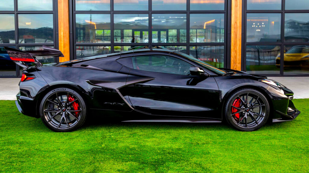 GM dừng bán Corvette vì lỗi phần mềm — đèn xi-nhan hỏng mà hệ thống không báo cho tài xế