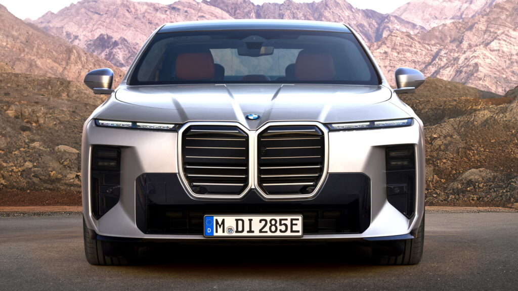 BMW 7-Series 2027 nâng cấp giữa vòng đời — công nghệ Neue Klasse lên thân cũ, i7 đi xa hơn 560 km và sạc nhanh 250 kW