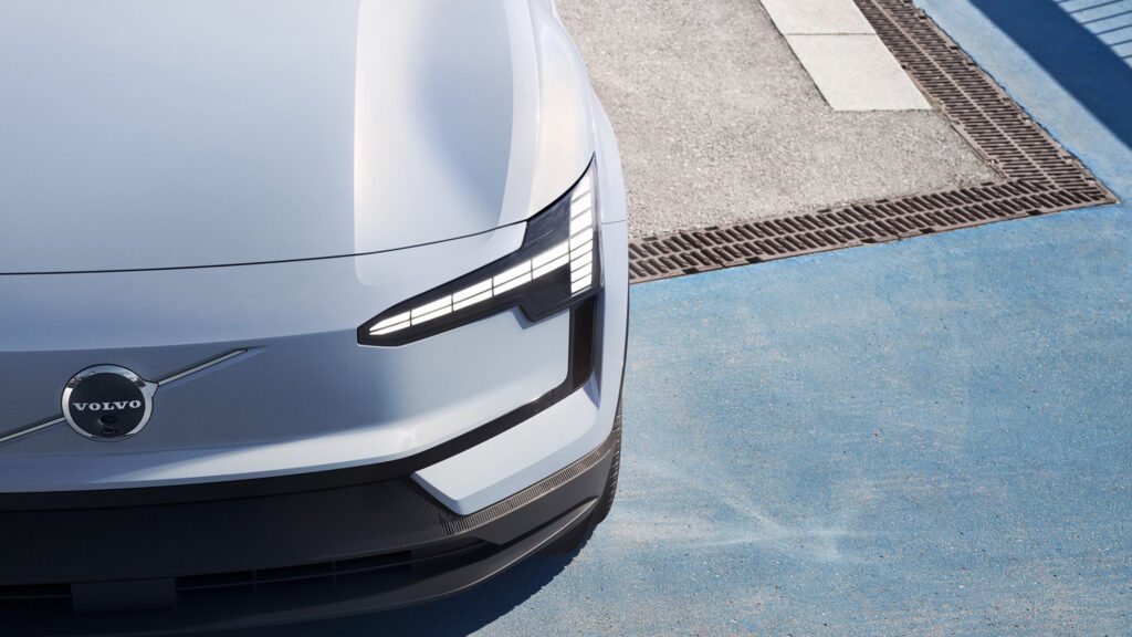 Volvo EX30 bị khai tử tại Mỹ từ năm 2027 — mẫu SUV điện nhỏ gọn không chống nổi thuế quan