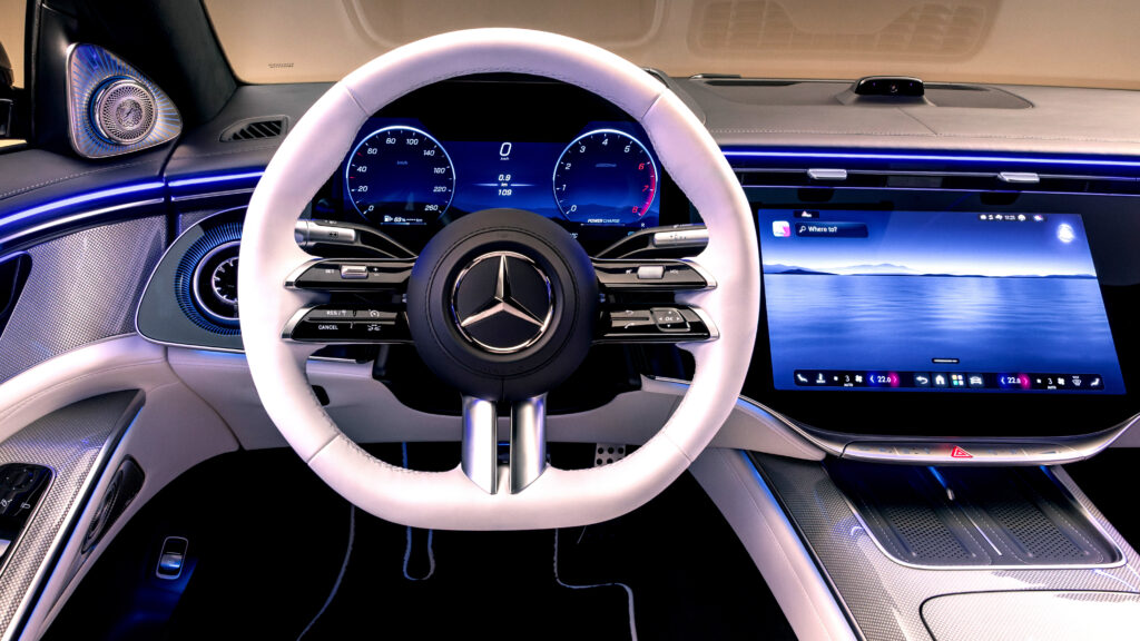 Vì sao ô tô trong tương lai có thể cần tới 300 GB RAM — khi xe tự lái biến thành trung tâm dữ liệu di động