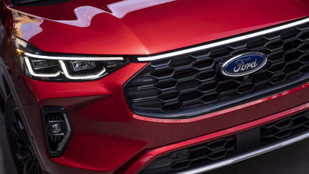 Ford hé lộ SUV giá rẻ nhất lịch sử hãng cho đại lý — crossover vuông vức chỉ từ khoảng 625 triệu VND