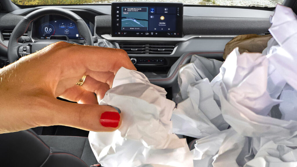 Thị trấn tại Mỹ phạt đến 500 USD hoặc ngồi tù vì để rác trong ô tô — bài học cho chủ xe điện