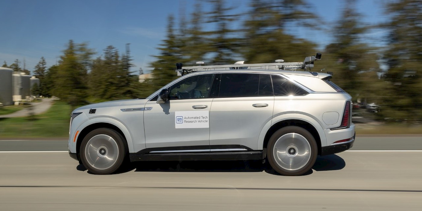GM thử nghiệm công nghệ tự lái không cần nhìn đường trên mẫu SUV điện lớn nhất Cadillac Escalade IQ