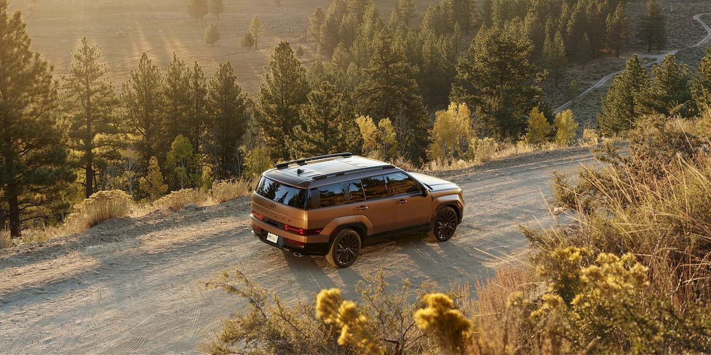 Hyundai Santa Fe EREV lộ diện trước ngày ra mắt — thiết kế độc đáo với hai cửa nạp nhiên liệu và sạc điện ở hai bên thân xe