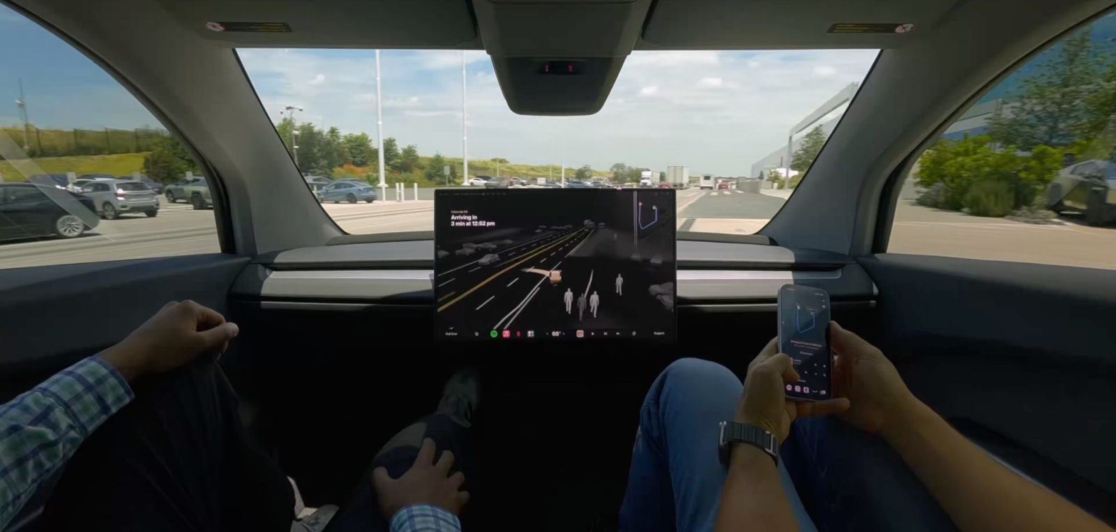Tesla tuyên bố Cybercab đã chở nhân viên tại Giga Texas — nhưng chỉ là chạy quanh bãi đỗ xe