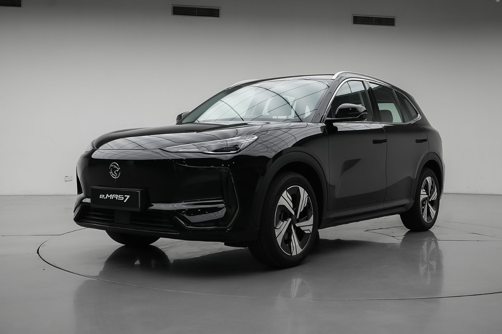 Proton đạt doanh số quý cao nhất kể từ 2004 nhờ xe điện bán chạy — dù xăng Malaysia được trợ giá rẻ bất ngờ