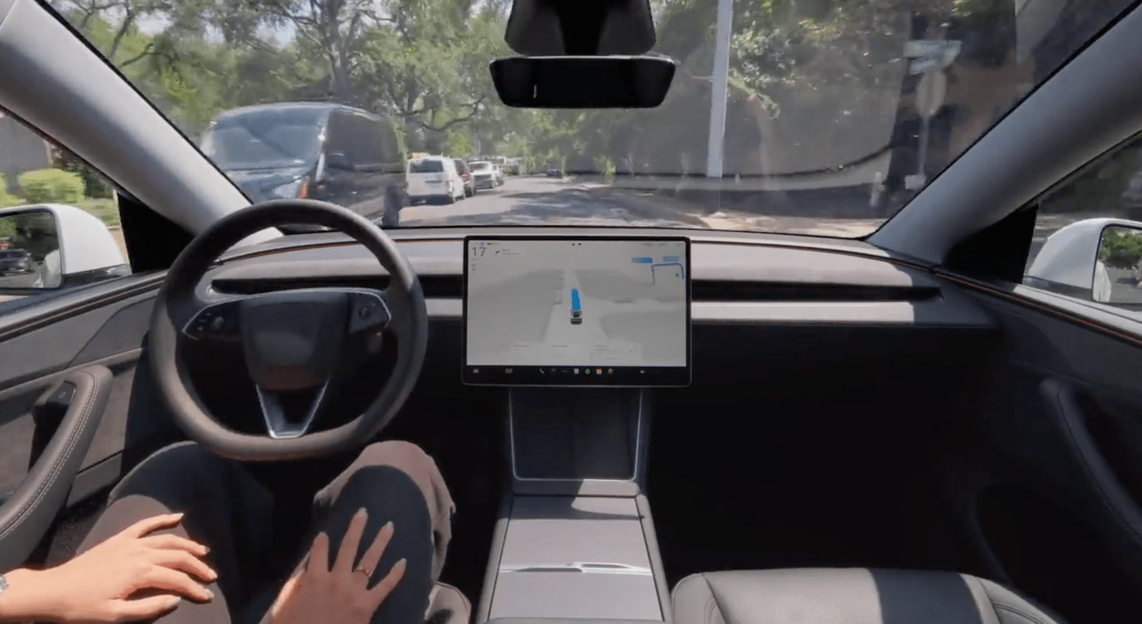 Tesla quảng bá Full Self-Driving cho khách hàng đang mất thị lực — mâu thuẫn nghiêm trọng với chính phân loại an toàn của hãng