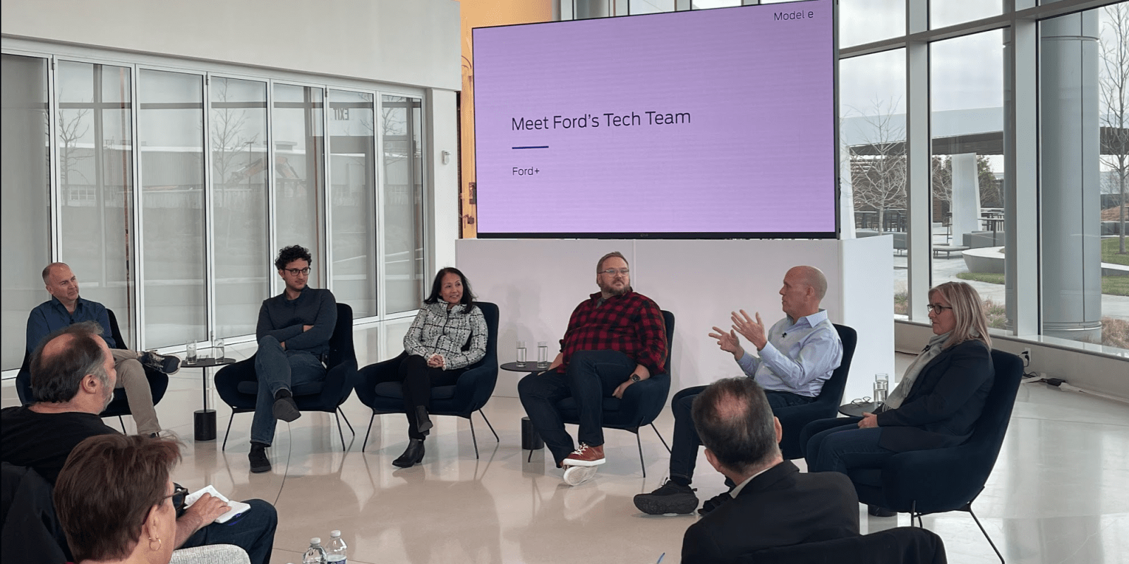 Ford giải thể bộ phận xe điện Model e — Doug Field ra đi, CEO Farley đặt mục tiêu biên lợi nhuận 8%