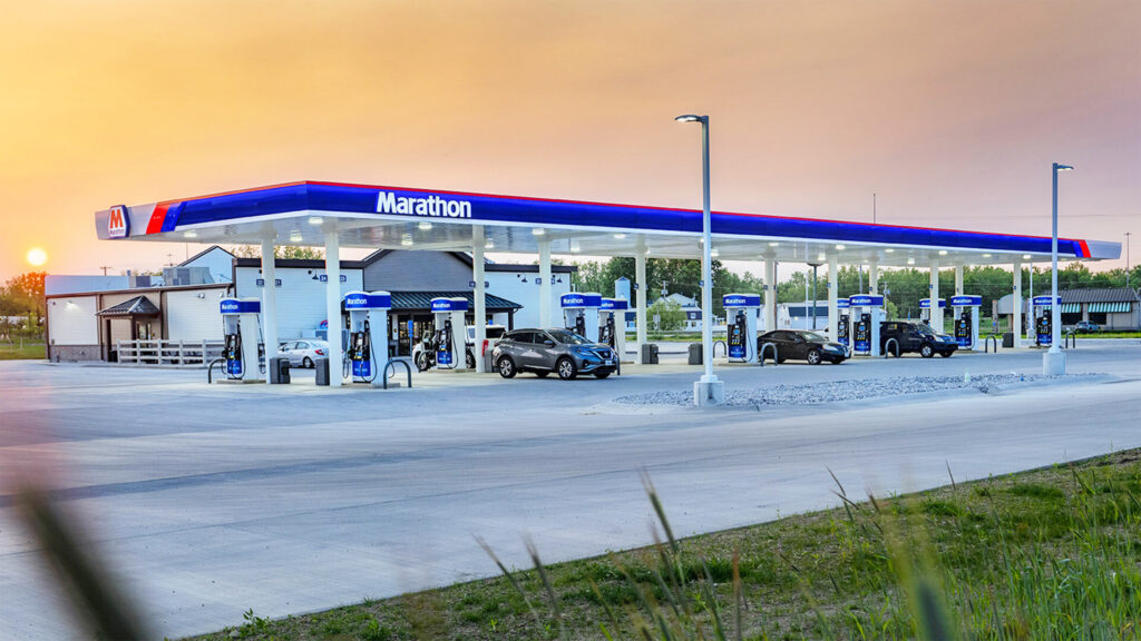 Giá dầu tăng vọt — xe điện đang góp phần giảm nhu cầu dầu mỏ toàn cầu