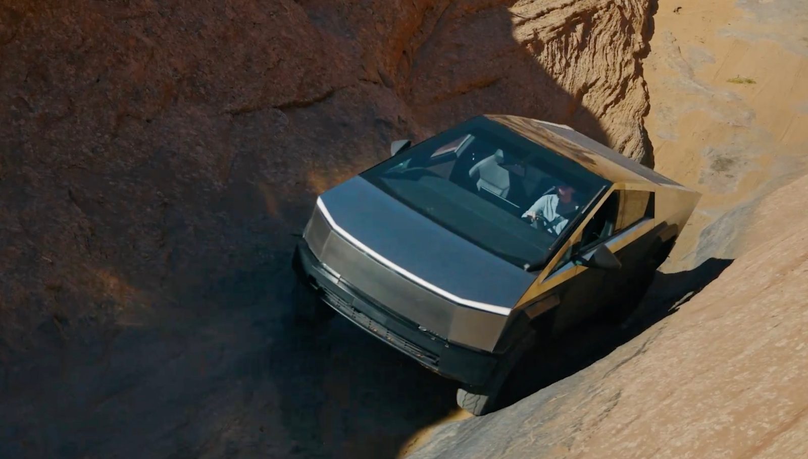 Doanh số Tesla Cybertruck bị "thổi phồng" — SpaceX mua tới 1.279 chiếc chỉ trong một quý