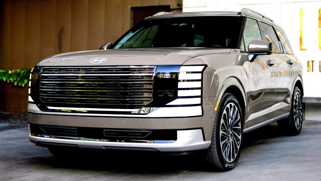 Người mẹ California từng cảnh báo Hyundai về ghế chỉnh điện nguy hiểm trên Palisade — 6 tháng sau, một đứa trẻ thiệt mạng