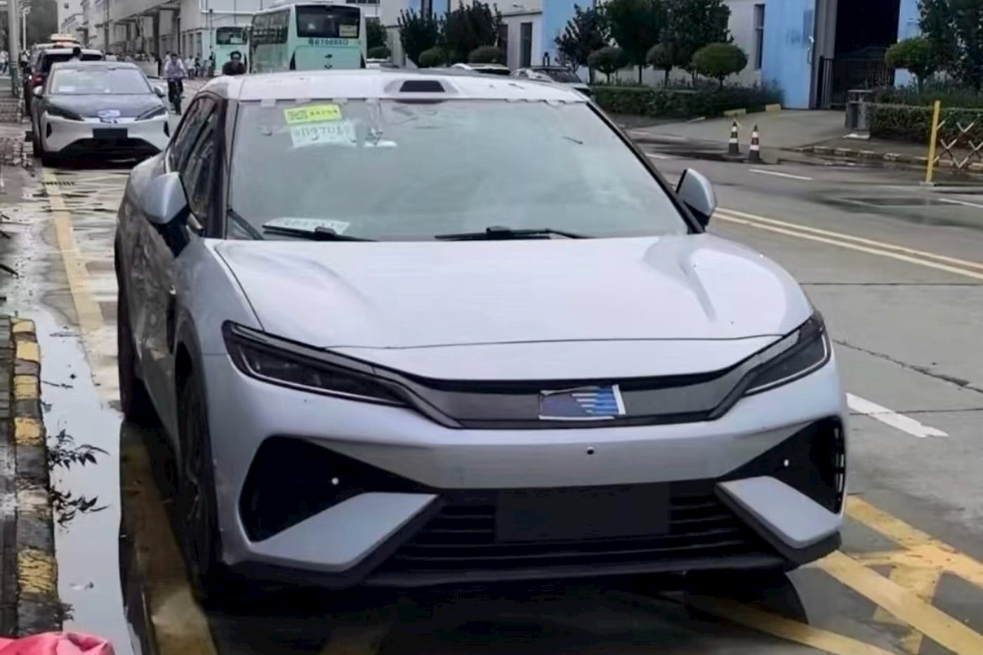 BYD Song L EV GT bất ngờ xuất hiện trên phố — xe điện dáng shooting-brake mạnh 523 mã lực sắp ra mắt