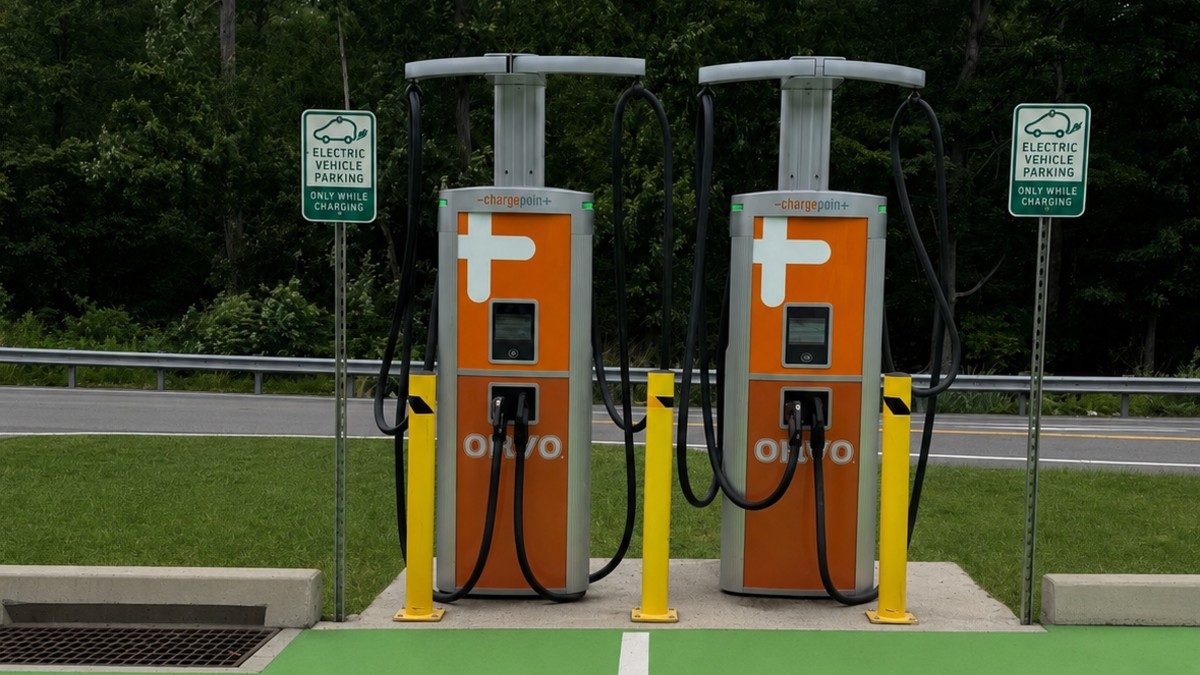 ChargePoint hợp tác với Onvo lắp đặt trạm sạc siêu nhanh tại 12 trạm dừng chân cao tốc ở Mỹ